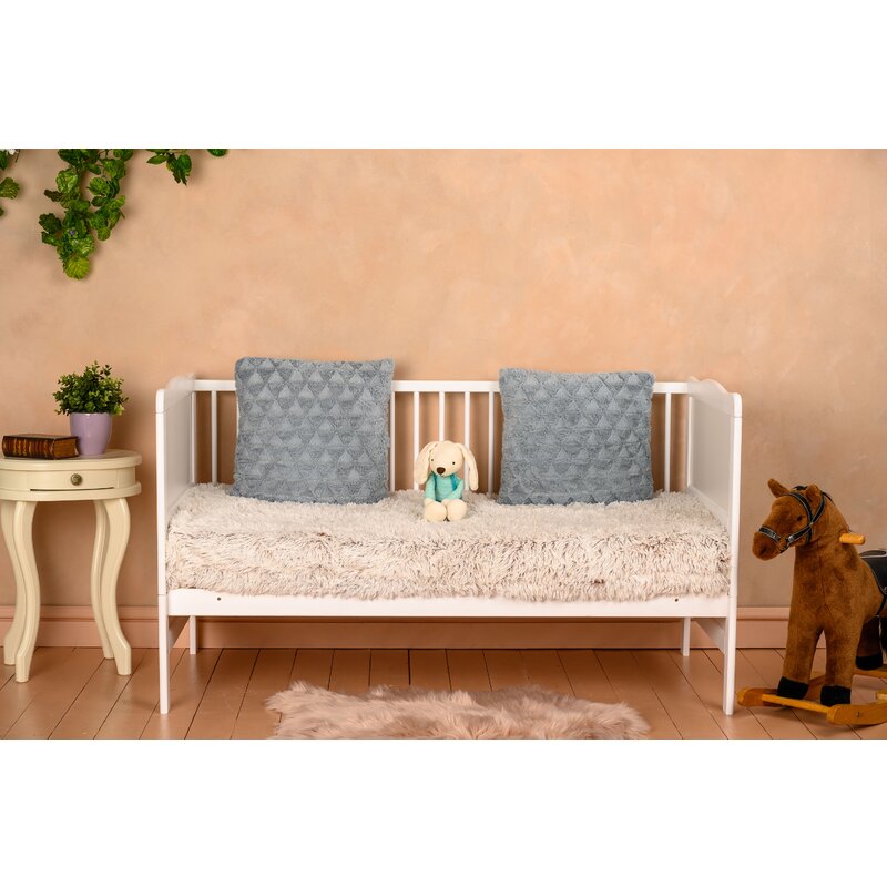 Patut din lemn bebe, Transformabil si pentru junior, 140x70 cm, Din lemn de pin si mdf, Stabil si rezistent, Inaltime saltea reglabila pe 3 nivele, Laterala cu 3 bete detasabile, EN716-1, EN716-2, Alb, Babyneeds, Nadia