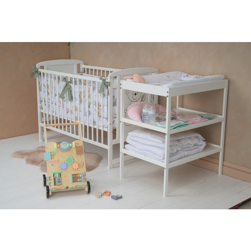 Patut din lemn bebe, 120x60 cm, Din lemn de pin si mdf, Stabil si rezistent, Inaltime saltea reglabila pe 3 nivele, Laterala cu 3 bete detasabile, EN716-1, EN716-2, Alb, Babyneeds, Timmi