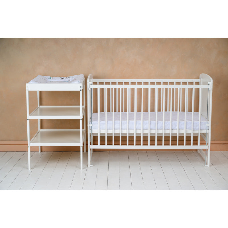 Patut din lemn bebe, 120x60 cm, Din lemn de pin si mdf, Stabil si rezistent, Inaltime saltea reglabila pe 3 nivele, Laterala cu 3 bete detasabile, EN716-1, EN716-2, Alb, Babyneeds, Timmi