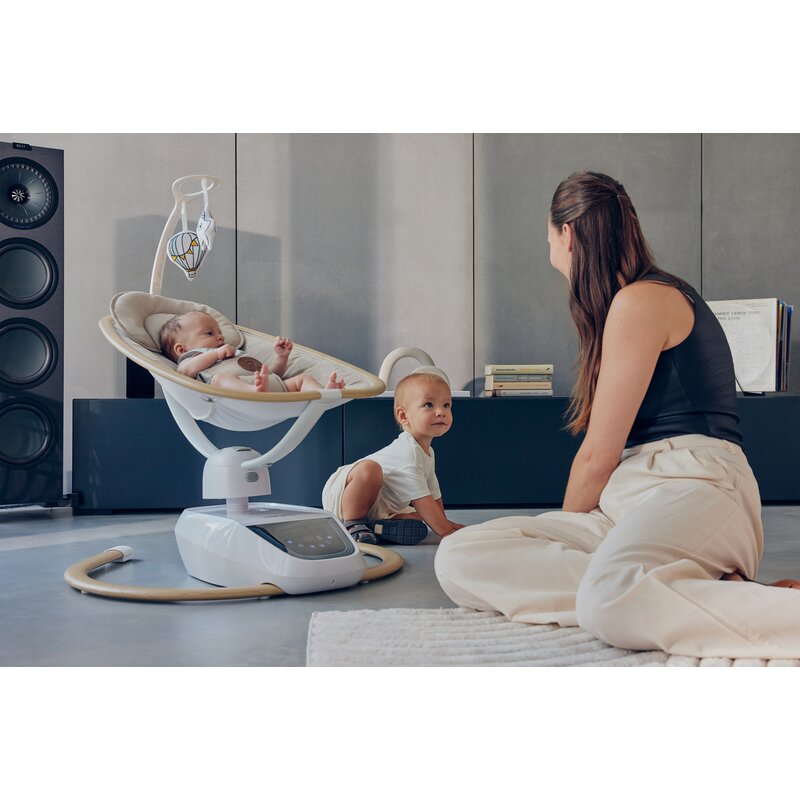 Balansoar si sezlong, Lionelo, Olivia, 2 in 1, Electric, Cu leganare 3D, 5 moduri de balansare in mai multe directii, Cu 13 melodii, Scaun pivotant la 180 grade, Reglabil, Cu arcada jucarii, Bej