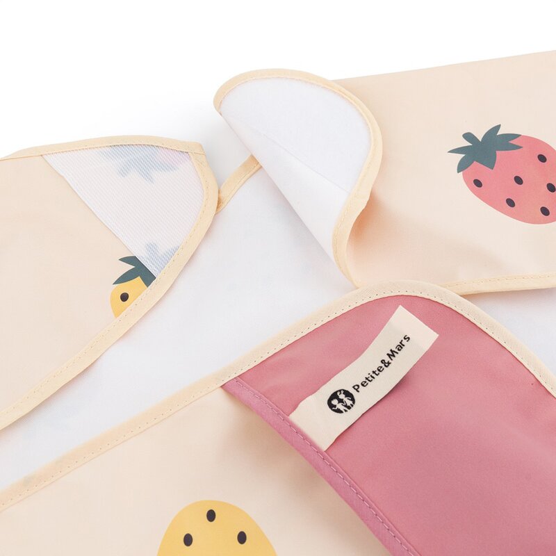 Baveta impermeabila, Petite&Mars, Cu maneci lungi, Usor de curatat, inchidere prin velcro, Dimensiune 38x42 cm, 24 luni+, Beige Strawberies