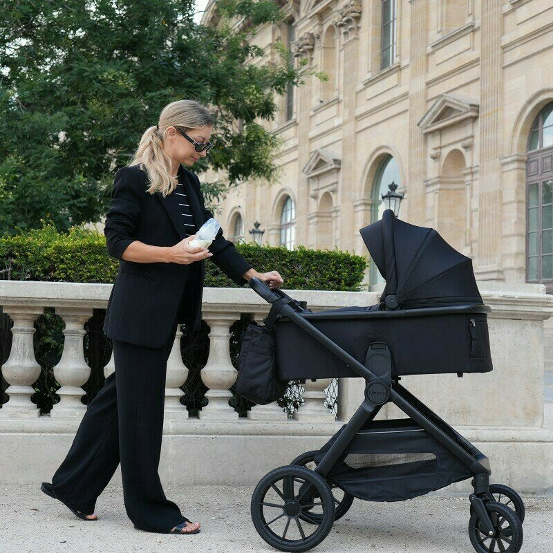 Carucior 2 in 1, Lionelo, Layla, Pana la 22 kg, Cadru aluminiu, Cu landou intarit si salteluta din spuma AirDots, Reversibil, Cu ventilatie 3D, Cu accesorii, EN1888-1-2, EN1466, Maro