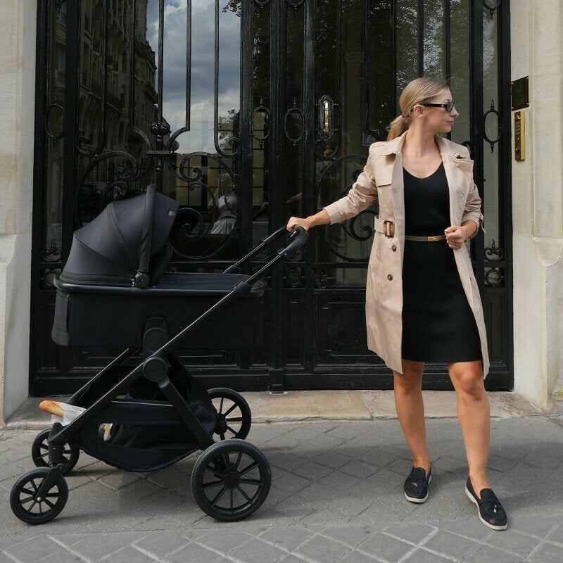 Carucior 2 in 1, Lionelo, Layla, Pana la 22 kg, Cadru aluminiu, Cu landou intarit si salteluta din spuma AirDots, Reversibil, Cu ventilatie 3D, Cu accesorii, EN1888-1, EN1888-2, EN1466, Negru