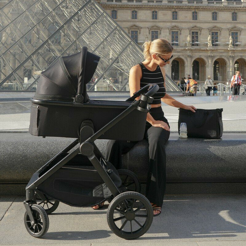 Carucior 2 in 1, Lionelo, Layla, Pana la 22 kg, Cadru aluminiu, Cu landou intarit si salteluta din spuma AirDots, Reversibil, Cu ventilatie 3D, Cu accesorii, EN1888-1, EN1888-2, EN1466, Verde