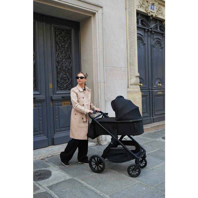 Carucior 3 in 1, Lionelo, Layla, Pana la 22 kg, Cadru aluminiu, Cu landou intarit si salteluta din spuma AirDots, Cu scoica auto testata ADAC, Reversibil, Cu ventilatie 3D, Cu accesorii, EN1888-1, EN1888-2, EN1466, Bej