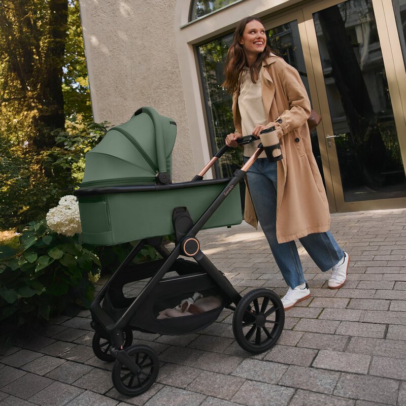 Carucior 3 in 1, Lionelo, Layla, Pana la 22 kg, Cadru aluminiu, Cu landou intarit si salteluta din spuma AirDots, Cu scoica auto testata ADAC, Reversibil, Cu ventilatie 3D, Cu accesorii, EN1888-1, EN1888-2, EN1466, Bej