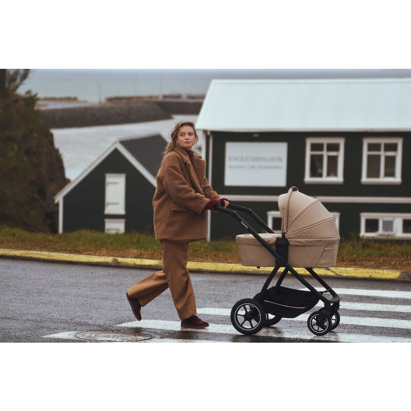 Carucior 3 in 1, Lionelo, Meril, Cu landou de dimensiune XL, Reversibil, Cu scoica auto testata ADAC, Cu accesorii, Pana la 22 kg, Conform cu EN1888-1 EN1888-2, EN1466, Bej
