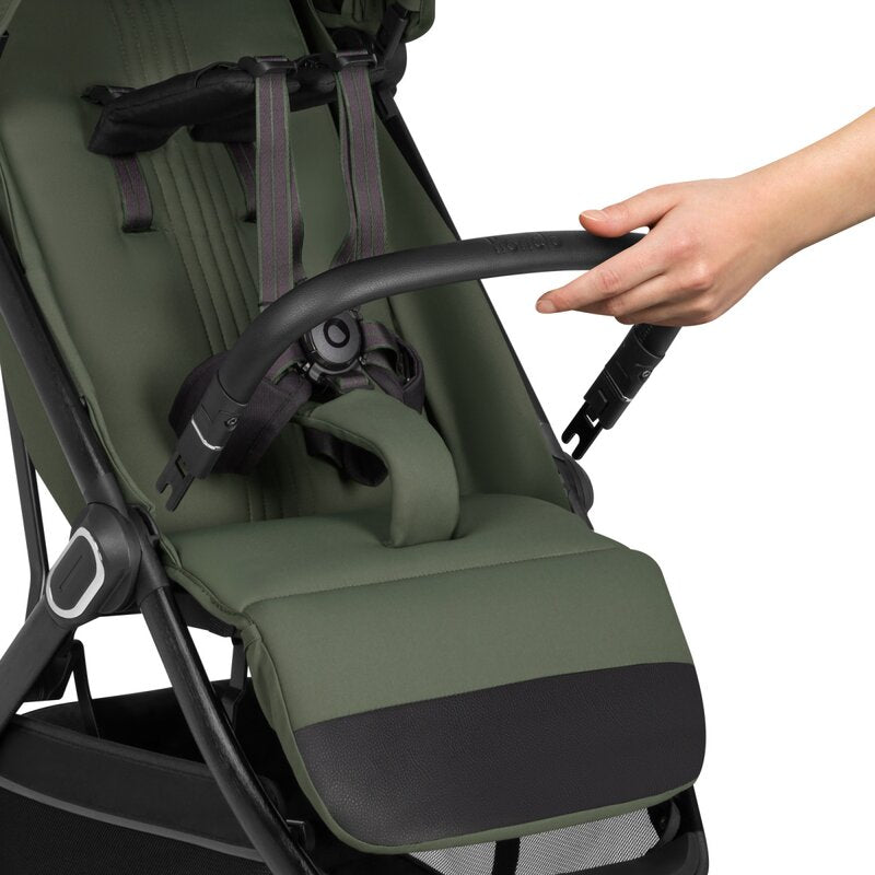 Carucior sport, Lionelo, Bess, Sustine 22 kg, 6 luni+, Capotina impermeabila si protectie SPF 50+, Include suport sticla, Pliere cu o singura mana, Maner pentru transport, Verde