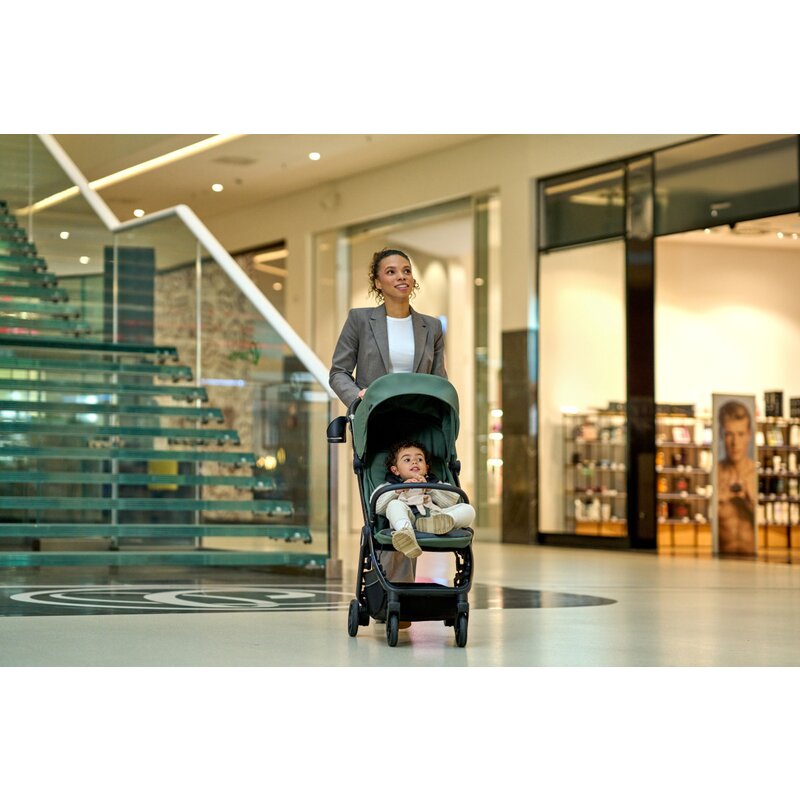 Carucior sport, Lionelo, Bess, Sustine 22 kg, 6 luni+, Capotina impermeabila si protectie SPF 50+, Include suport sticla, Pliere cu o singura mana, Maner pentru transport, Gri