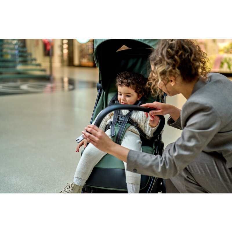 Carucior sport, Lionelo, Bess, Sustine 22 kg, 6 luni+, Capotina impermeabila si protectie SPF 50+, Include suport sticla, Pliere cu o singura mana, Maner pentru transport, Gri