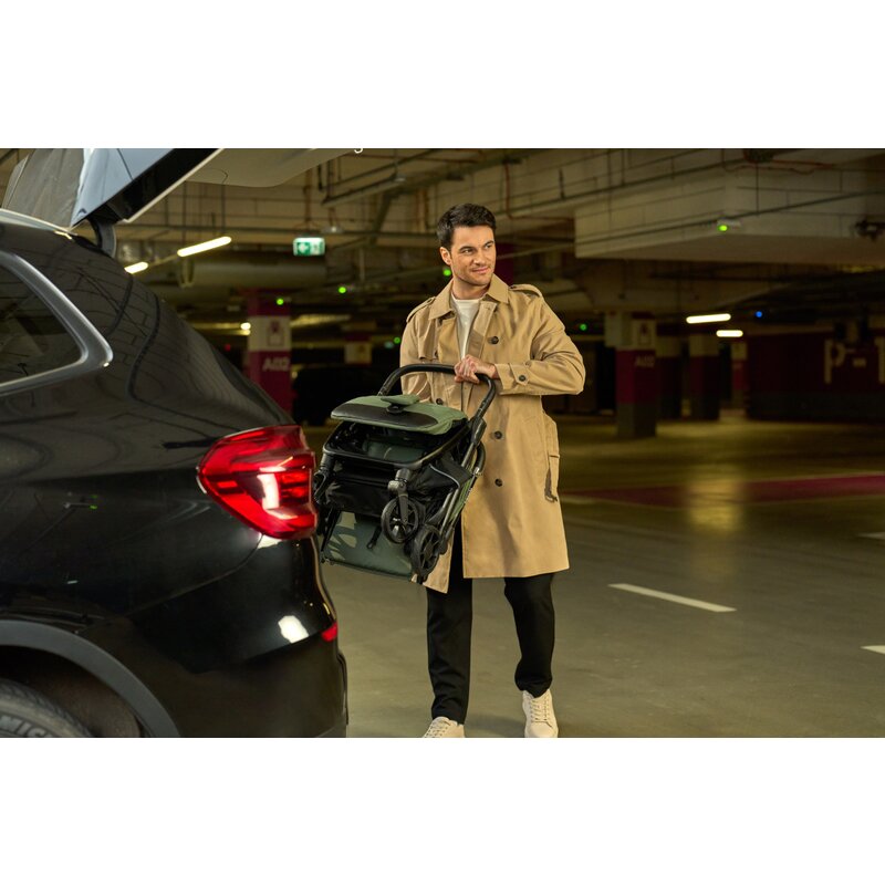 Carucior sport, Lionelo, Bess, Sustine 22 kg, 6 luni+, Capotina impermeabila si protectie SPF 50+, Include suport sticla, Pliere cu o singura mana, Maner pentru transport, Verde