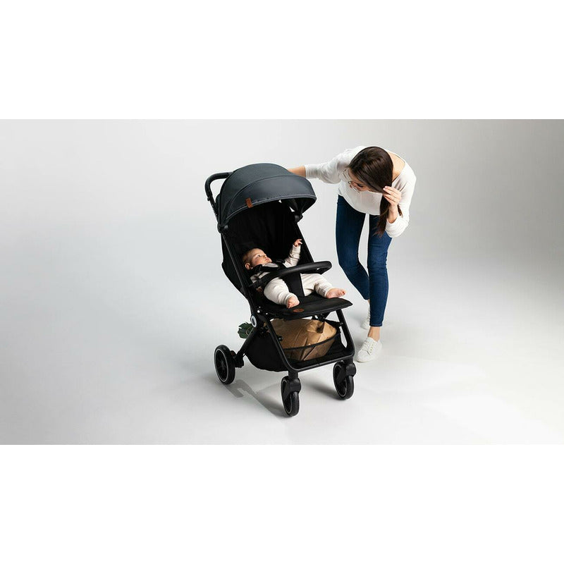 Carucior sport, Lionelo, Cloe, Cu accesorii, Cadru din aluminiu, Pana la 22 kg, Usor, Pliere compacta pentru avion, cu o singura mana, Ideal pentru toate tipurile de suprafete, 6 luni+, Maro