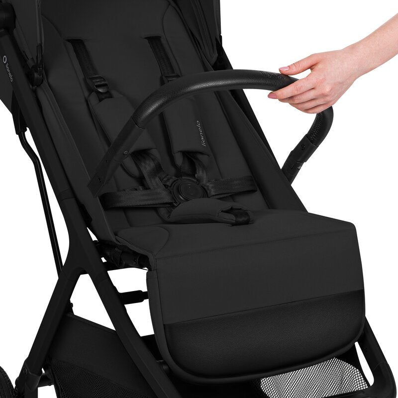 Carucior sport, Lionelo, Cloe Plus, Cu accesorii, Cadru din aluminiu, Pana la 22 kg, Usor, Pliere compacta pentru avion, cu o singura mana, Ideal pentru toate tipurile de suprafete, 6 luni+, Negru