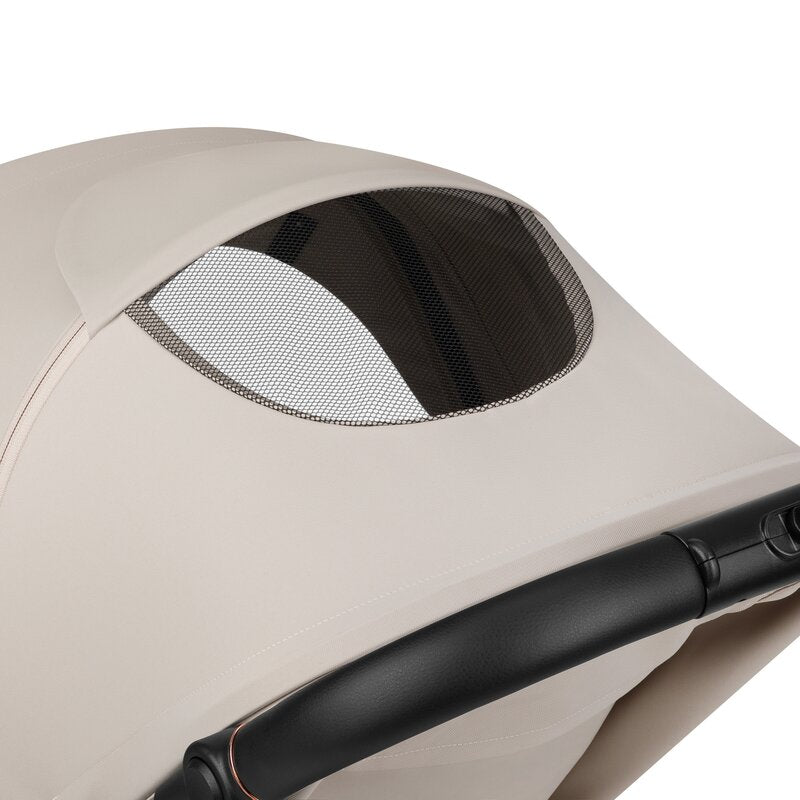 Carucior sport, Lionelo, Iva, Sustine 22 kg, 6 luni+, Capotina mare, Impermeabila, Protectie SPF 50+, 3 pozitii inclinare spatar, 8 pozitii inclinare suport picioare, 5 pozitii reglare maner, Include plasa de tantari si suport pentru biberon, Bej
