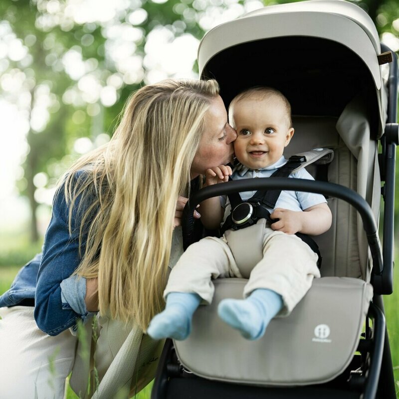 Carucior sport, Petite&Mars, Flip, Pliere compacta cu o mana, Spatar reglabil pana la pozitie de somn, Suport picioare reglabil, Copertina extensibila cu protectie UPF50+, Pana la 22 kg, 0 luni+, Verde Matcha