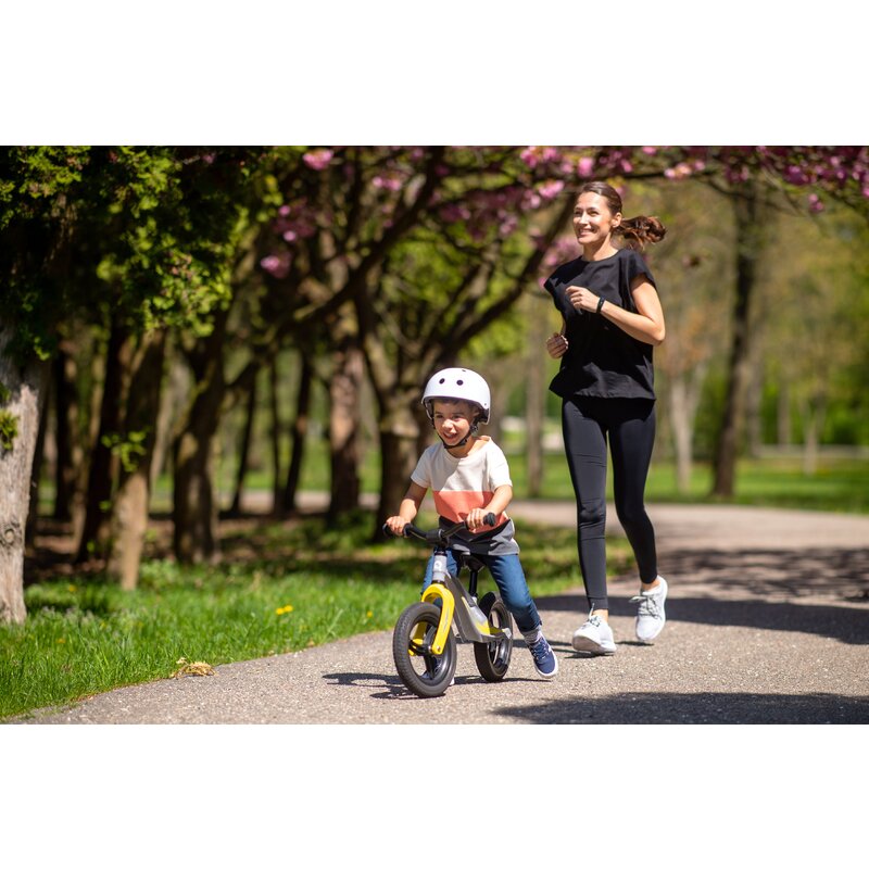 Bicicleta fara pedale, Lionelo, Bart Tour, Usoara, Cu cadru din magneziu, 3.3 Kg, 12 inch, Conform cu standardul european de securitate EN71, Pink Bubblegum