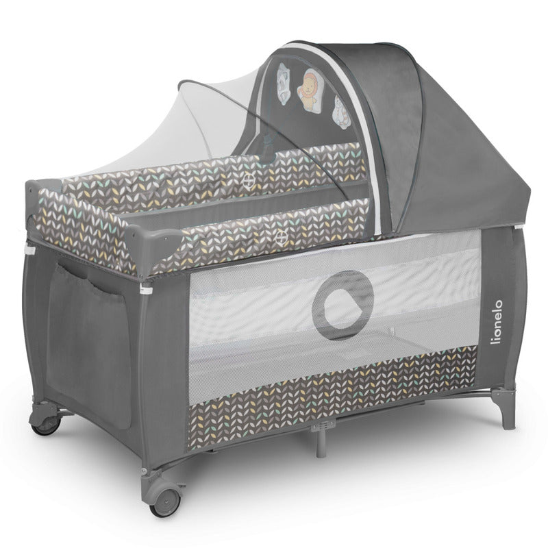 Patut pliant, Lionelo, Sven Plus, 120x60 cm, Cu doua nivele, Cu arcada jucarii, masuta de infasat, vibratii, melodii  conform cu standardele europeane de securitate EN716 si EN12221, Grey Scandi