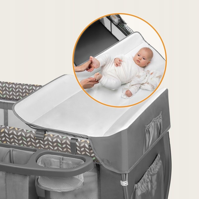 Patut pliant, Lionelo, Sven Plus, 120x60 cm, Cu doua nivele, Cu arcada jucarii, masuta de infasat, vibratii, melodii  conform cu standardele europeane de securitate EN716 si EN12221, Grey Scandi