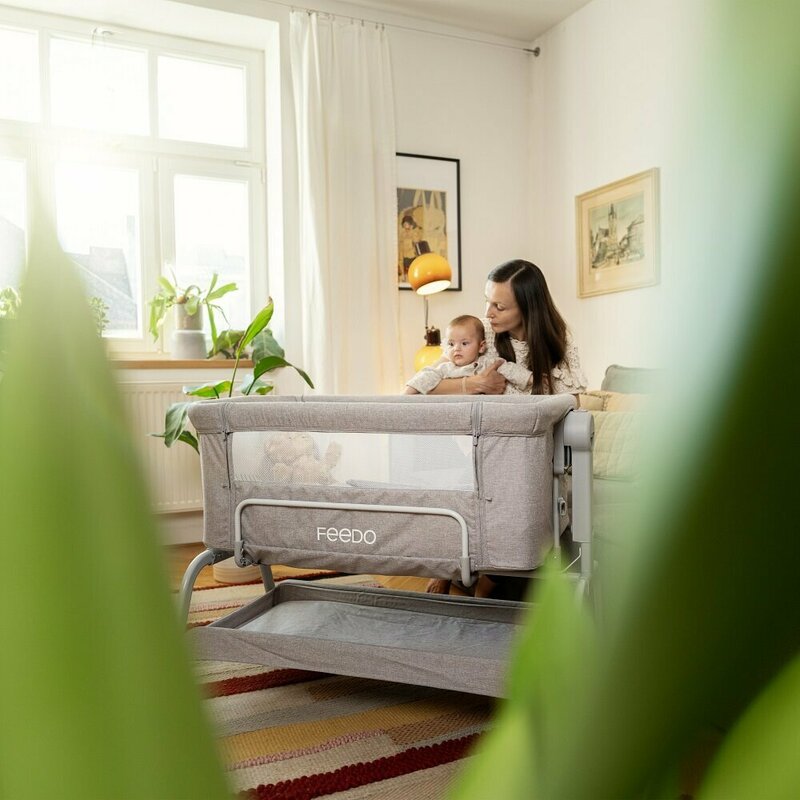 Patut co-sleeper, Feedo, Cu sistem de leganare, Inaltime adjustabila pana la 57-69 cm, sustine pana la 9 kg, 0 luni+ Gri