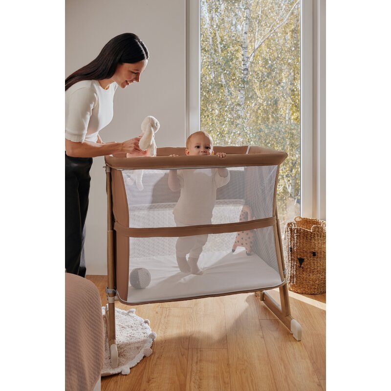 Patut co-sleeper, Lionelo, Thomi Plus, 5 in 1, Multifunctional, Sustine pana la 9 kg ca patut, 15 kg tarc de joaca, 100 kg canapea, Inaltime reglabila in 7 pozitii, De la nastere pana la 4 ani, Cu 2 saltele din spuma T25, 94x70x77-93,5 cm, Maro