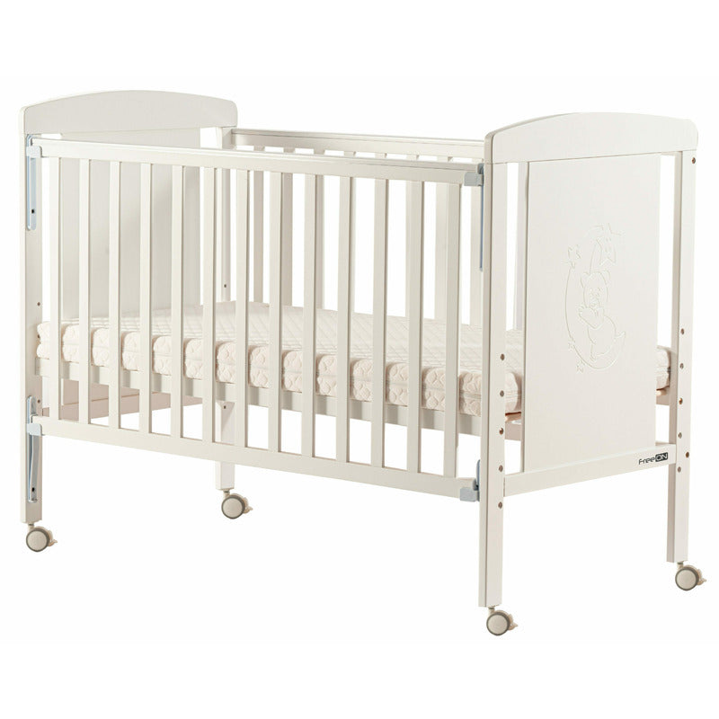 Patut din lemn bebe, 120x60 cm, Cu laterala culisanta, Din pin si mdf, Cu roti, Sina dentitie, Stabil si rezistent, White, FreeON, Mia