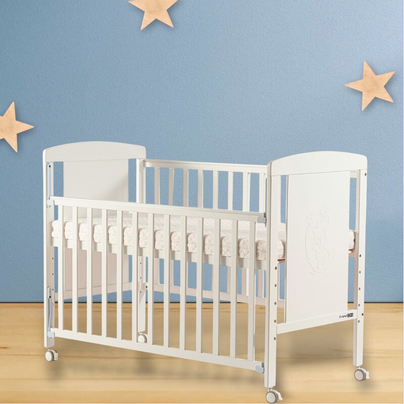 Patut din lemn bebe, 120x60 cm, Cu laterala culisanta, Din pin si mdf, Cu roti, Sina dentitie, Stabil si rezistent, White, FreeON, Mia
