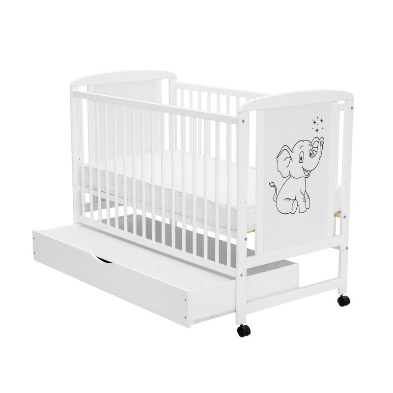 Patut din lemn bebe, 120x60 cm, Cu sertar, Din lemn de pin si mdf, Stabil si rezistent, Inaltime saltea reglabila pe 3 nivele, Laterala cu 3 bete detasabile, EN716-1, EN716-2, Alb, Qmini, Timmi Elephant