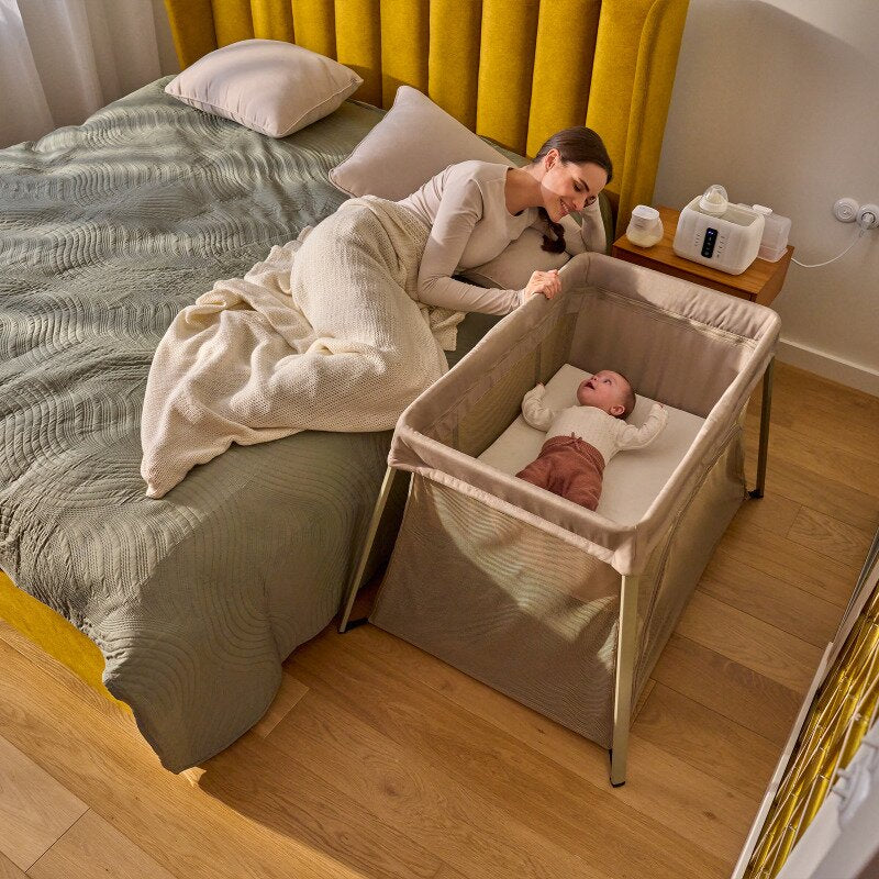 Patut multifunctional, Lionelo, Alice, 3 in 1, 2 trepte de inaltime pentru saltea, Pliabil, Material rezistent Oxford 300D, Cu iesire laterala, Geanta de transport, Pana 15 kg, 0 luni+, 104×70×74 cm, Gri