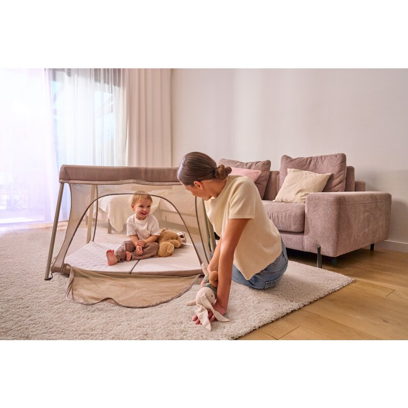 Patut multifunctional, Lionelo, Alice, 3 in 1, 2 trepte de inaltime pentru saltea, Pliabil, Material rezistent Oxford 300D, Cu iesire laterala, Geanta de transport, Pana 15 kg, 0 luni+, 104×70×74 cm, Negru
