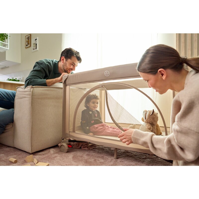 Patut pliant, Lionelo, Laura, 102 x 74 cm, Cu doua nivele, Functie de tarc, Cu roti, Include salteluta si geanta de transport, Pereti din plasa, Deschidere laterala, Pana la 15 kg, 0 luni +, Negru