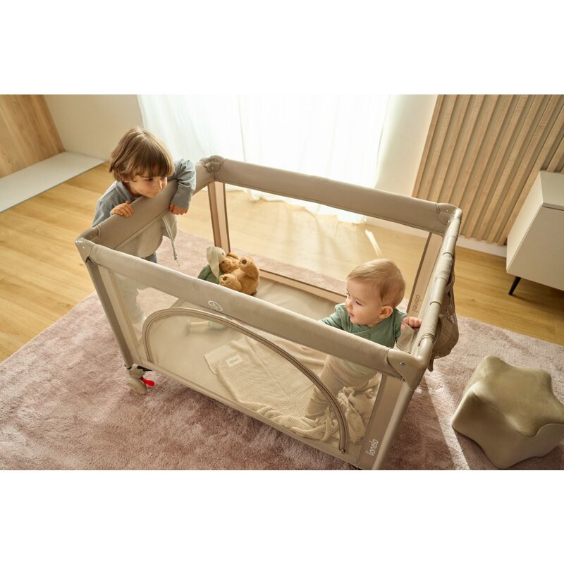Patut pliant, Lionelo, Laura, 102 x 74 cm, Cu doua nivele, Functie de tarc, Cu roti, Include salteluta si geanta de transport, Pereti din plasa, Deschidere laterala, Pana la 15 kg, 0 luni +, Negru