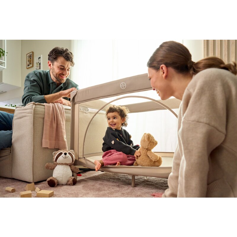 Patut pliant, Lionelo, Laura, 102 x 74 cm, Cu doua nivele, Functie de tarc, Cu roti, Include salteluta si geanta de transport, Pereti din plasa, Deschidere laterala, Pana la 15 kg, 0 luni +, Negru