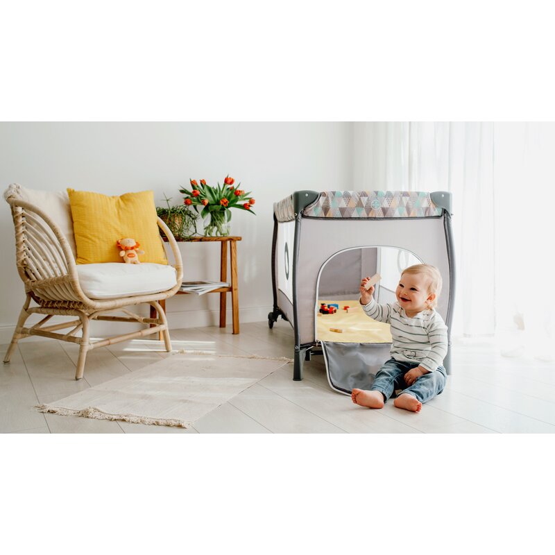 Patut pliant, Lionelo, Sven Plus, 120x60 cm, Cu doua nivele, Cu arcada jucarii, masuta de infasat, vibratii, melodii, conform cu standardele europeane de securitate EN716 si EN12221, Bej Olive