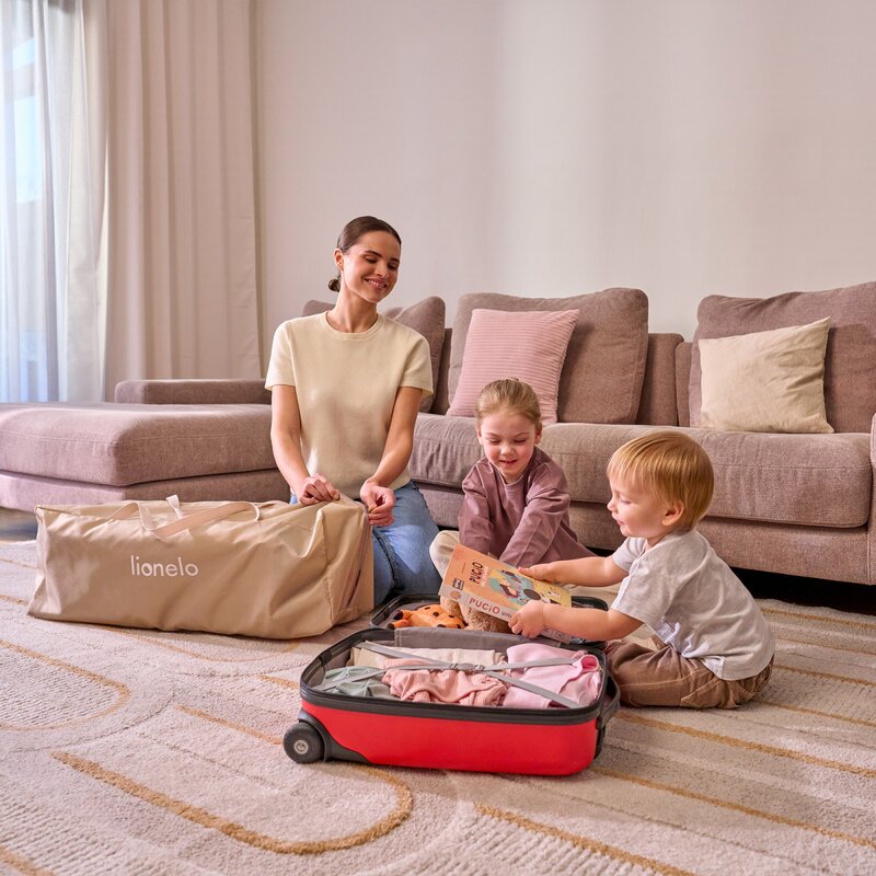 Patut pliant multifunctional, Lionelo, Ellen, Cu laterala culisanta, Nivel suplimentar, Intrare laterala cu fermoar, 2 roti, Saltea pliabila si geanta de transport incluse, 0- 36 luni, Pana la 15 kg, 120x60 cm, Conform cu EN 716, Negru