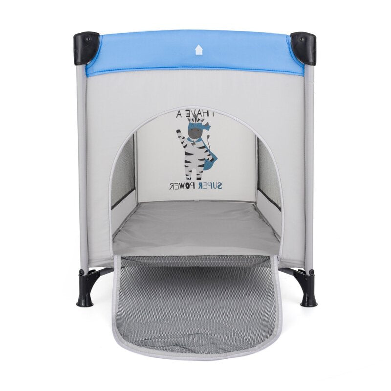 Patut pliant, Petite&Mars, Koot, 120 x 60 cm, Cu roti, Functie de tarc, Pliere compacta, Include geanta de transport, Intrare laterala cu fermoar, Pereti din plasa, Pana la 15 kg, 0-30 luni, Gri