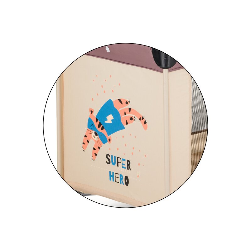 Patut pliant, Petite&Mars, Koot, 120 x 60 cm, Cu roti, Functie de tarc, Pliere compacta, Include geanta de transport, Intrare laterala cu fermoar, Pereti din plasa, Pana la 15 kg, 0-30 luni, Maro