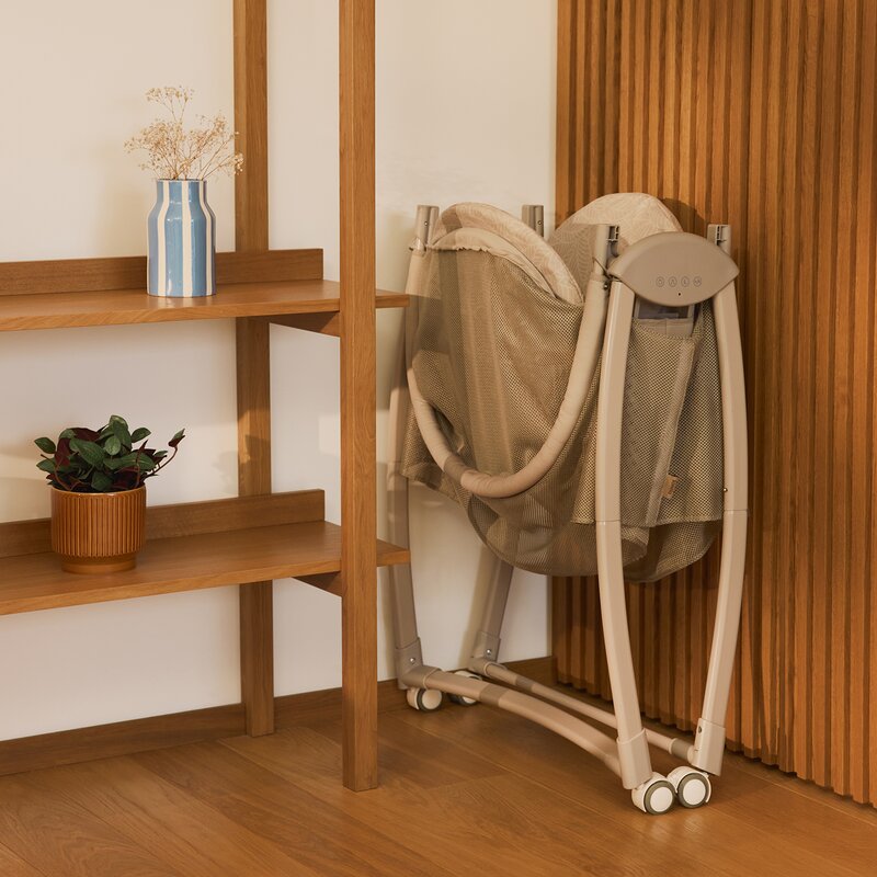 Patut si balansoar portabil Lionelo, Gaya 2 in 1, cu functie de leganat si muzica, 3 viteze de leganat reglabile, saltea T25, controlat prin telecomanda sau panou, pana la 9 kg, 0 luni+, 93 x 68 x 81 cm, bej latte