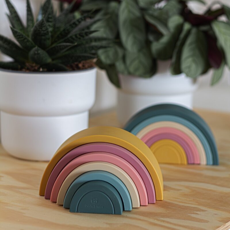 Jucarie pentru stivuire, Petite&Mars, Curcubeu, 14x7.5x5 cm, Silicon, Fara BPA, 6 piese, 12 luni+, Galben