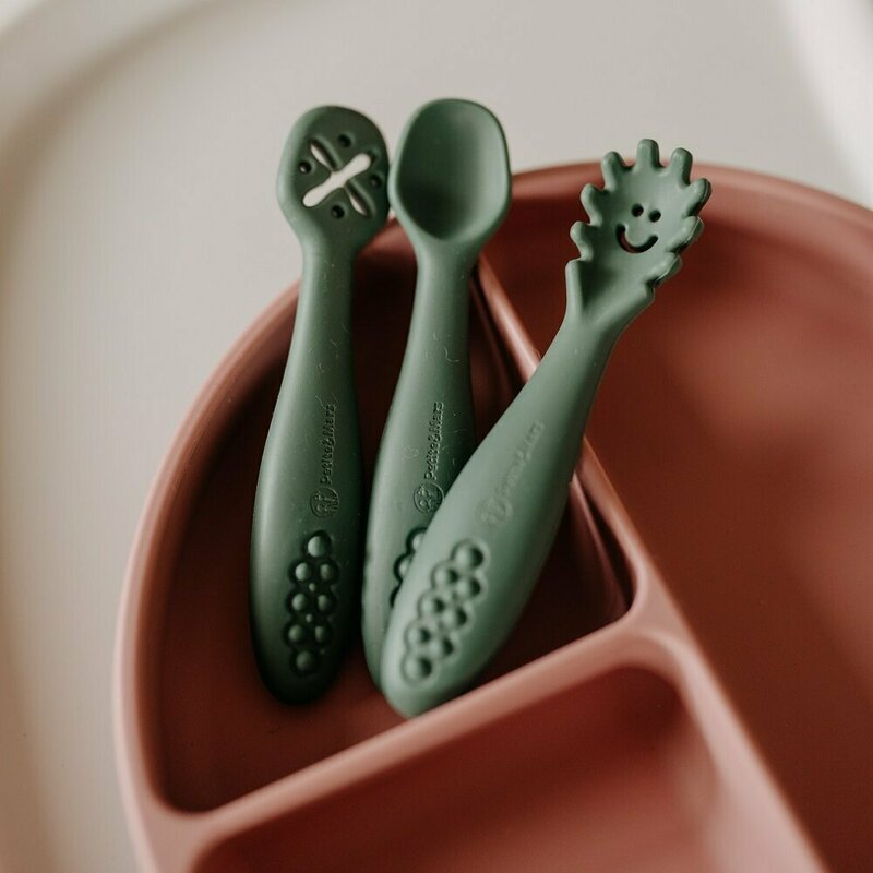 Set 3 lingurite, Petite&Mars, Diverse forme, Pentru supa, paste, alimente usoare, Dezvolta simturile si abilitatile senzoriale, Silicon, Fara BPA, 6 luni+, Verde