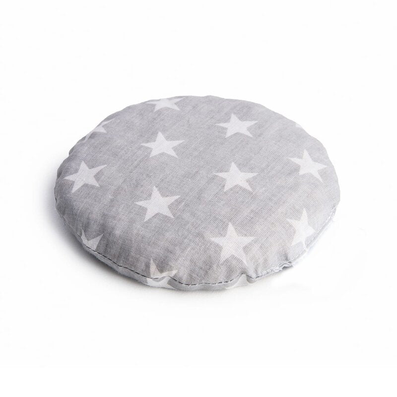Pernuta anticolici, Qmini, Umpluta cu samburi de cirese, Cu husa din bumbac, Diametru 14 cm, Grey Stars