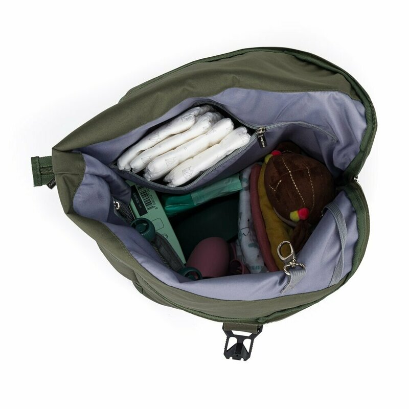 Rucsac pentru mamici, Petite&Mars, Jackob, Compartimentare multipla, Buzunare termoizolante si impermeabile si pentru laptop, Sistem prindere carucior, Include salteluta de infasat, 30 x 46 x 15 cm, Verde