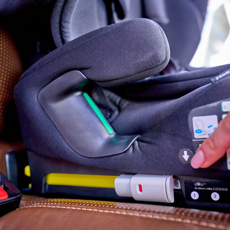 Scaun auto pliabil, Lionelo, Nelly, i-Size, 76- 150 cm, Tetiera reglabila in 15 pozitii, Spatar reglabil in 4 pozitii, Sisteme de fixare Isofix si Top Tether, Sezut lat si confortabil, Conform cu ECE R129, Negru