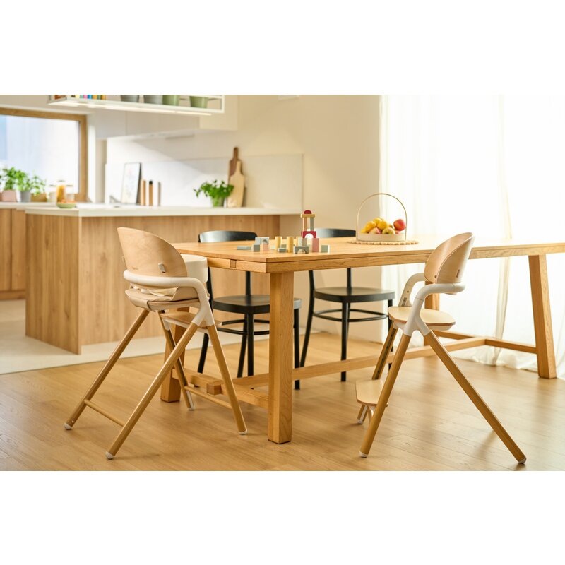 Scaun de masa multifunctional Celia, Lionelo, Din lemn de fag, 6 luni- adult, Reglabil pe inaltime, Spatar lat, Sezut ergonomic, Tavita silicon, Suport de picioare reglabil, Greutate maxima 90 Kg, Alb/Natural