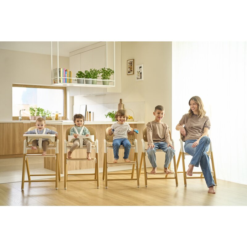 Scaun de masa multifunctional Celia, Lionelo, Din lemn de fag, 6 luni- adult, Reglabil pe inaltime, Spatar lat, Sezut ergonomic, Tavita silicon, Suport de picioare reglabil, Greutate maxima 90 Kg, Alb/Natural