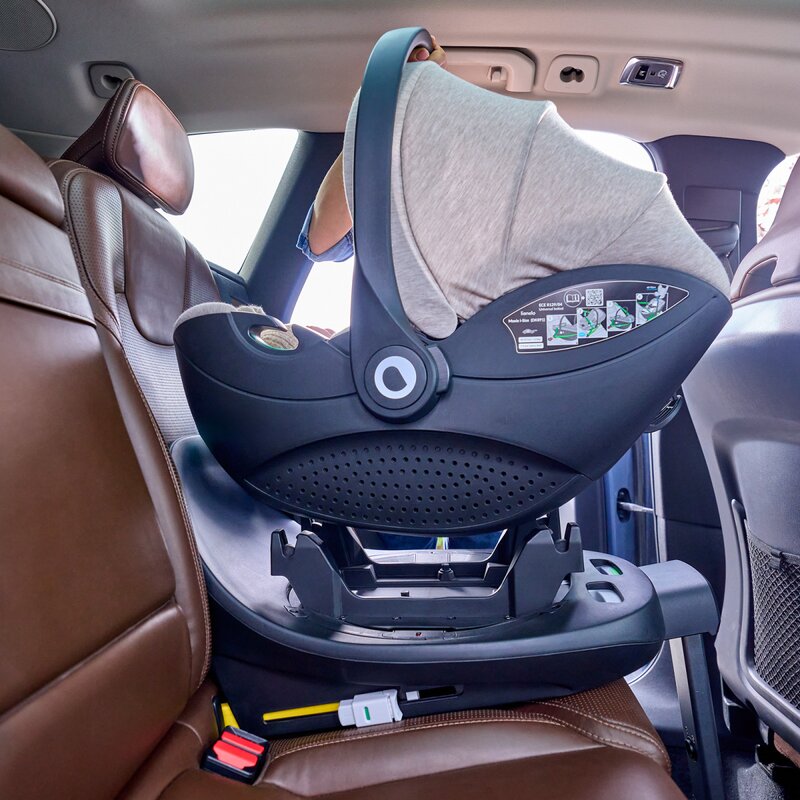 Scoica auto, Lionelo, Moxie, i-Size, Include baza rotativa 360 cu picior de fixare, 40-87 cm, Tetiera reglabila, intarita cu spuma de memorie, Carcasa ventilata, Din bambus, Protectie avansata, Conform R129, Bej